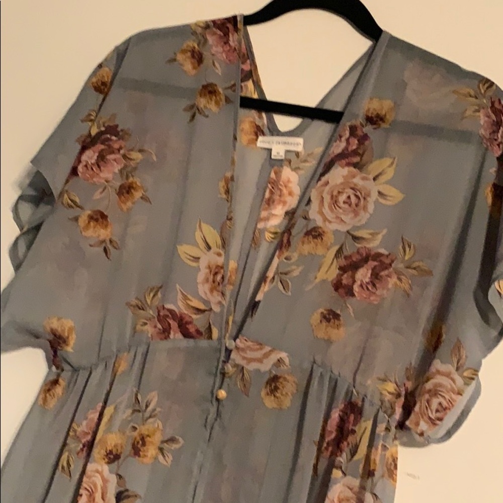 Floral Button Duster - Picture 3 of 3